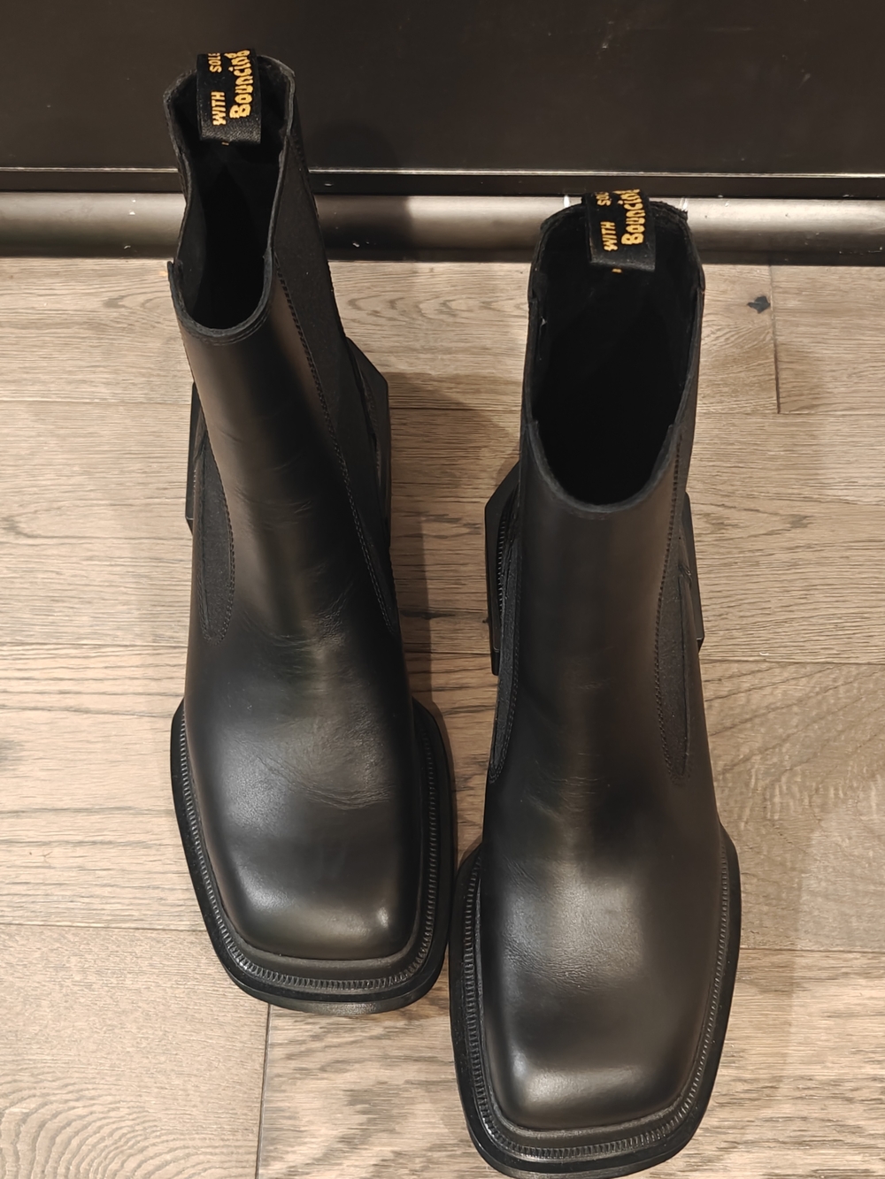 Dr. Martens Women Black Leather Chukka Boots